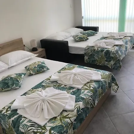 Maria 2 בית הארחה 2*