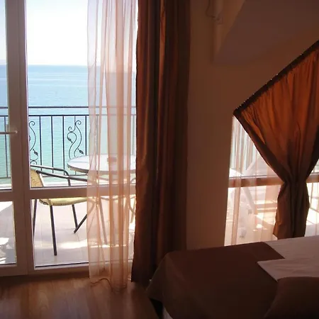 Maria 2 בית הארחה 2*